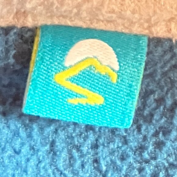 6 - 12 year Child's Fleece Duckbill Cap Hat Quilted Brim Reversible Blue/ Aqua - Picture 6 of 7